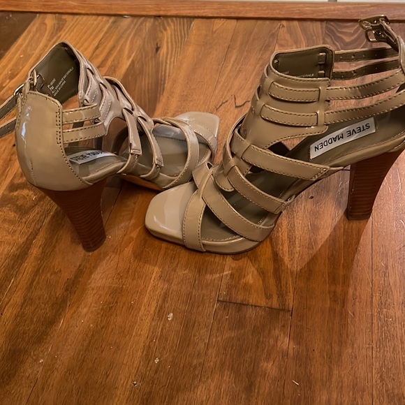 Tan size 7 heels - Picture 7 of 7